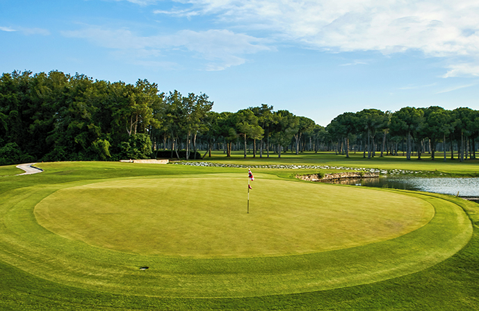 //www.jet2holidays.com/-/media/assets/product images - custom overview groups/turkey/gloria golf/ayt_0_gloria_serenity_resort_with_4_rounds_of_golf_include_0323_689x448_03.jpg